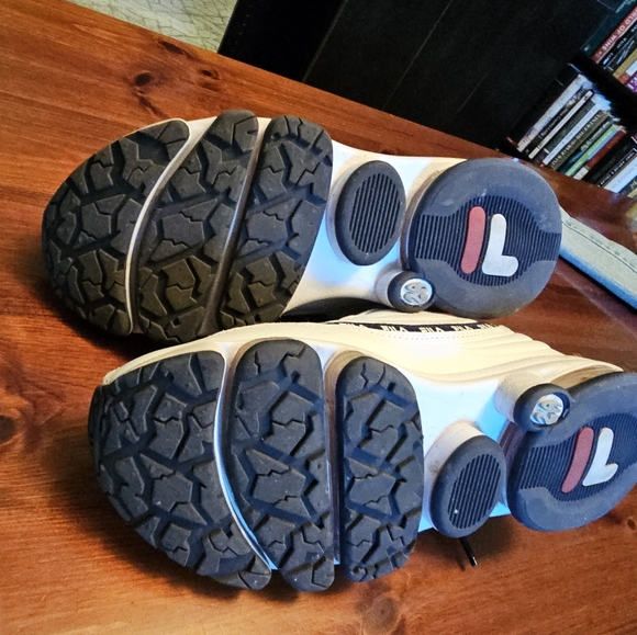 Fila dragster athletic shoes in very good used condition. Size 7.5 - Picture 6 of 9